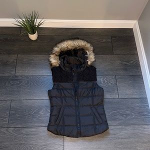 NWOT Aeropostale vest with removable faux fur